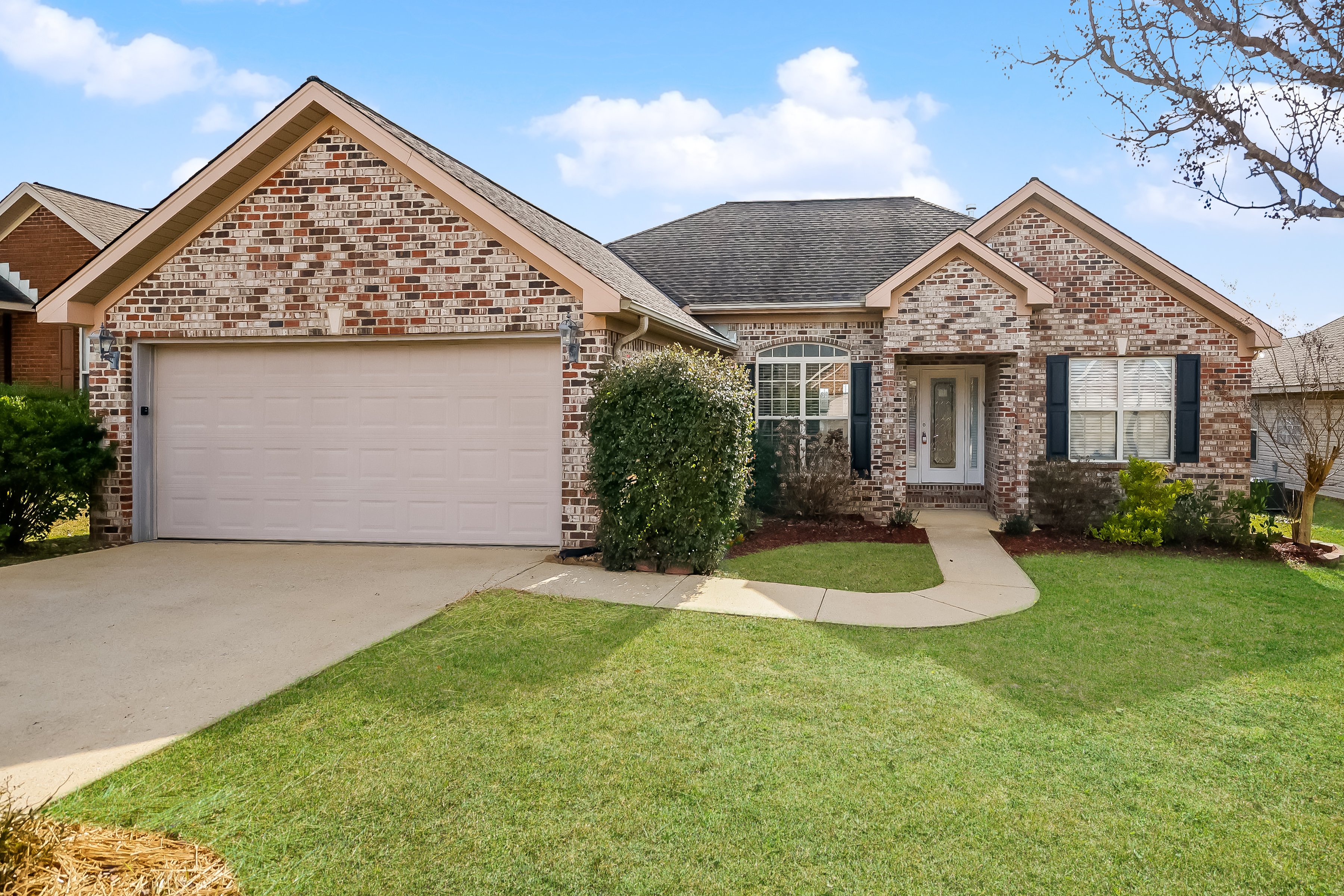 12390 HUNTINGTON VILLAGE DR NORTHPORT, AL 35475